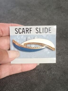 Scarf Slide in a Cream & Blue Wave Design